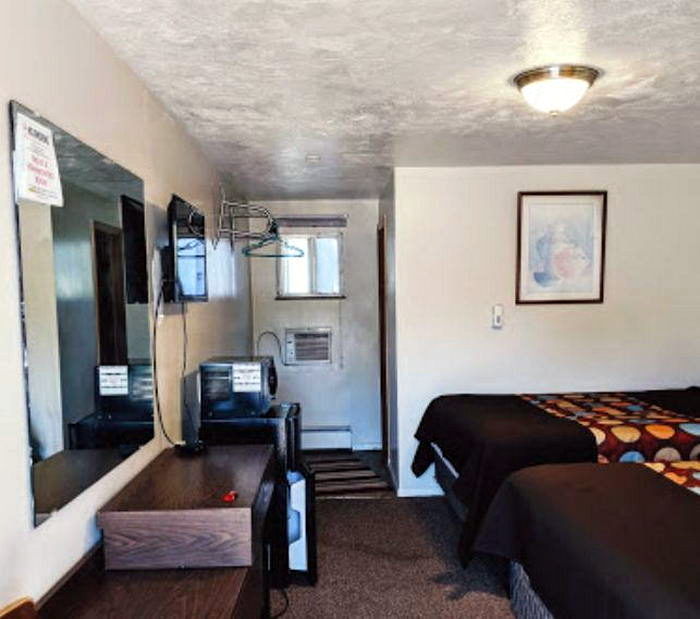 In Town Inn Motel (Northern Trails Motel) - Web Listing (newer photo)